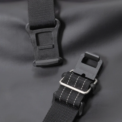 BACKPACK ROLLTOP 22L BLACK RESTRAP