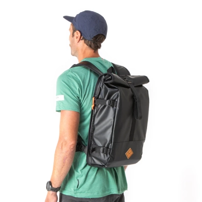 BACKPACK ROLLTOP 22L BLACK RESTRAP