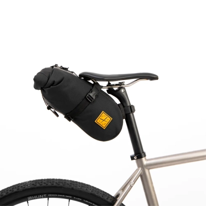 SADDLE PACK 4.5L BLACK RESTRAP