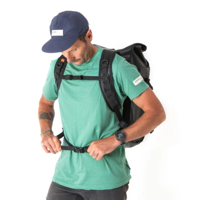 BACKPACK ROLLTOP 22L BLACK RESTRAP